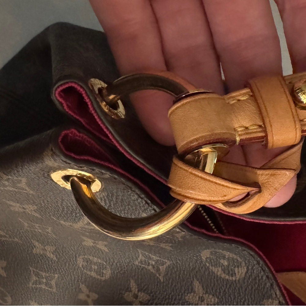 Excellent Condition Authentic Louis Vuitton Graceful MM - Picture 6 of 16